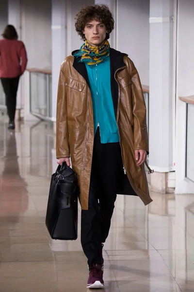 Look 12